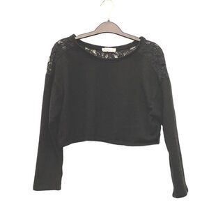 Hollister black laced cropped long sleeved shirt